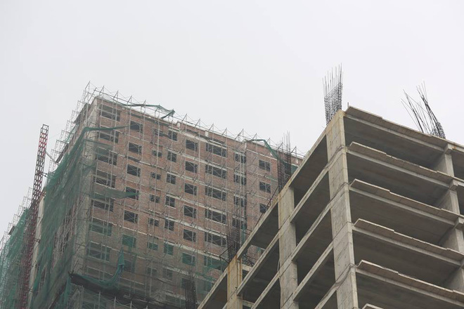 Hà Nội: Cư dân kêu cứu vì đóng tiền 3 năm chung cư vẫn ngổn ngang bê tông, sắt thép